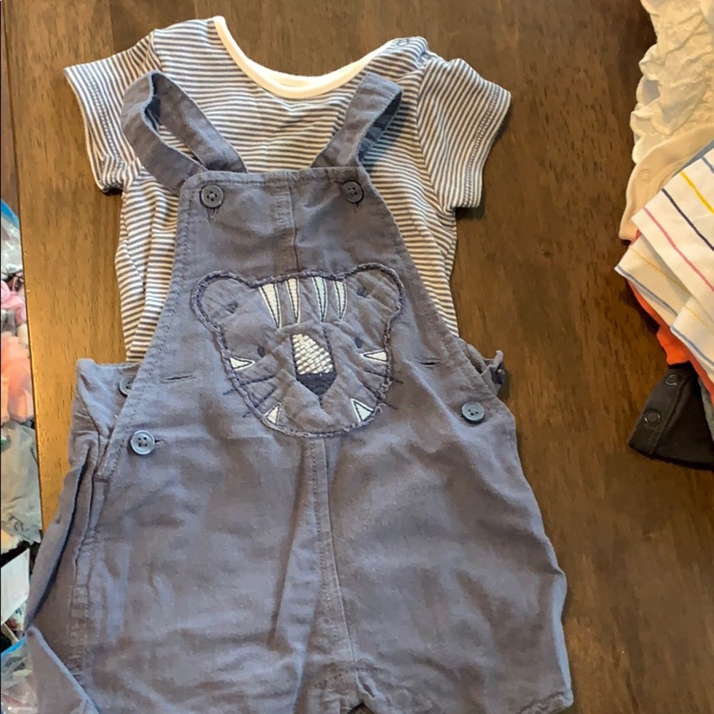 Overalls with tshirt